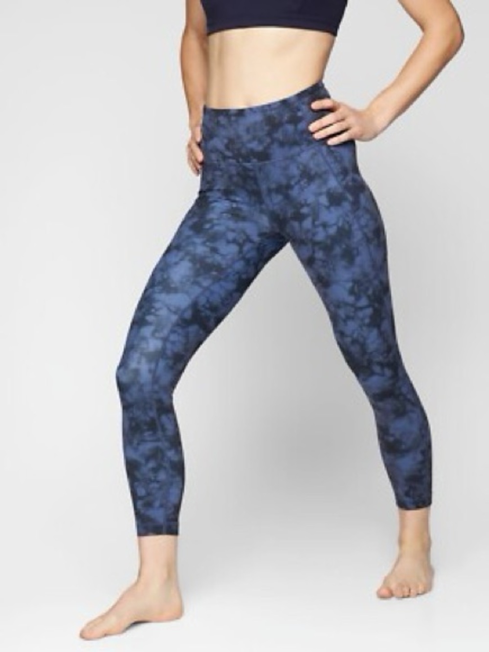 Athleta Salutation Stash Pocket II 7/8 Tight Blue Tie Dye Leggings Size Large/P